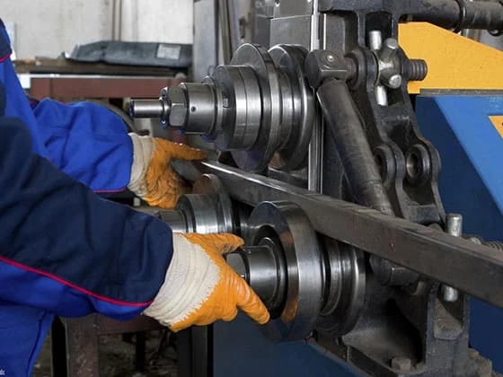 ساخت مجموعه‌های ترکیبی از قطعات صنعتی